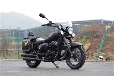 Svart elektrisk Big Twin Lowrider Chopper stil motorcykel